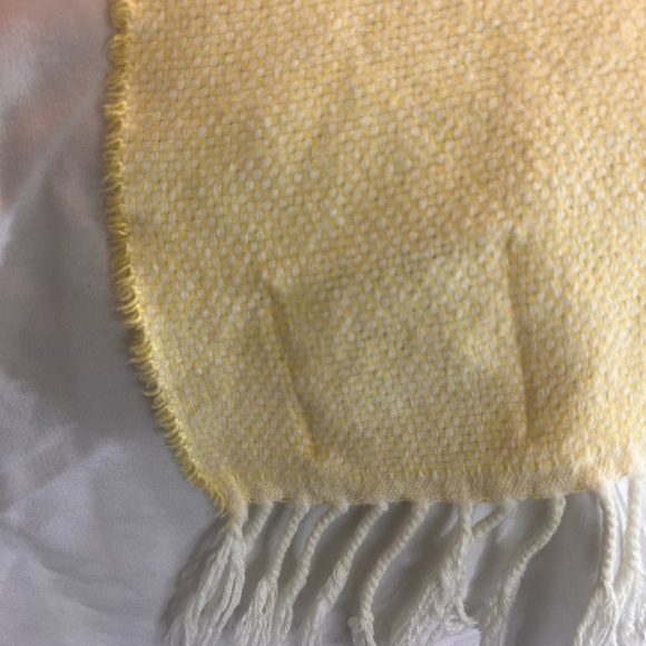 Nido Notte Italia yellow Knit Fringe Chair Throw Blanket 54”x52” - Picture 5 of 5